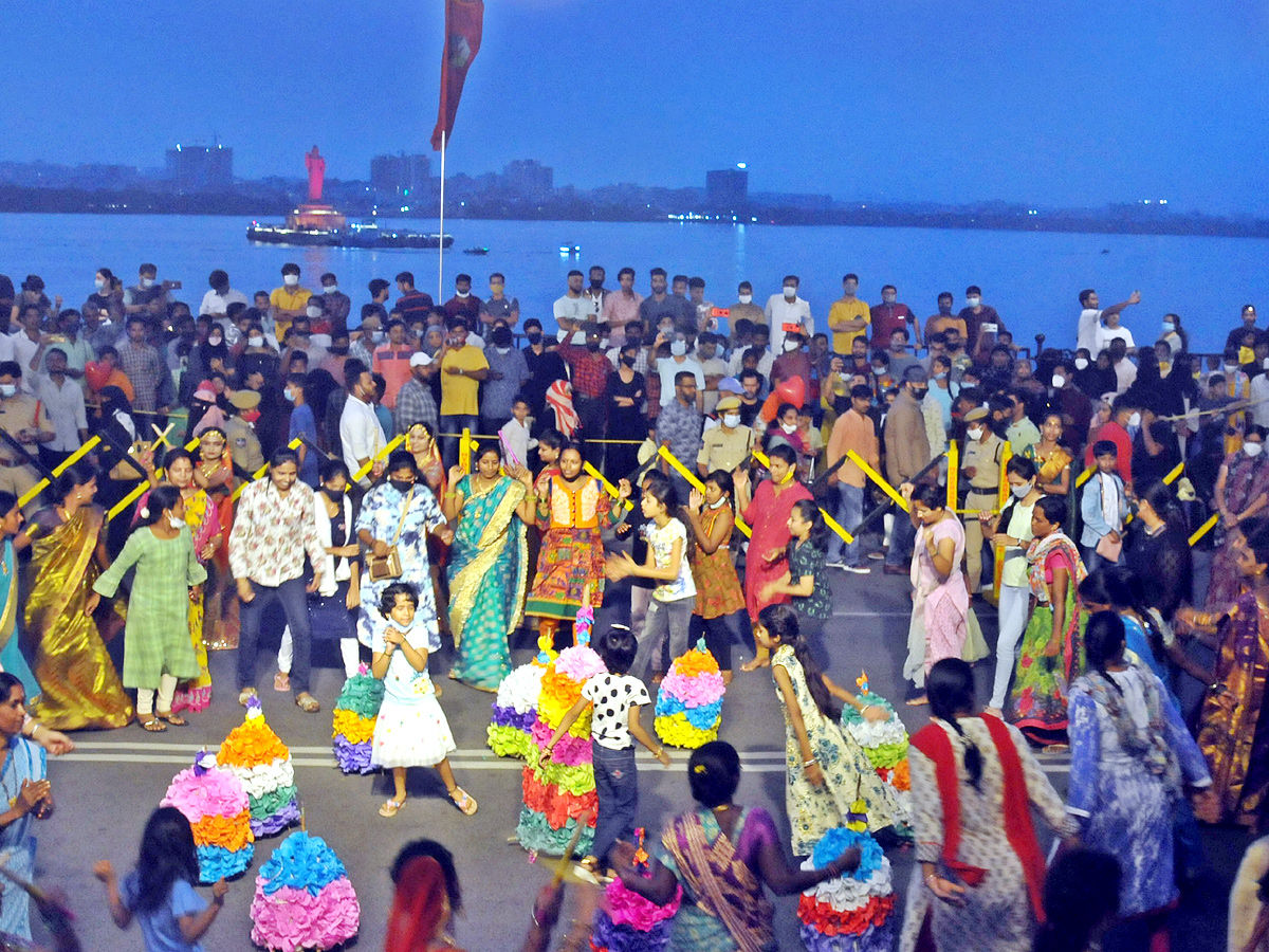 Photos : Sunday- Funday at Tank Bund  - Sakshi11