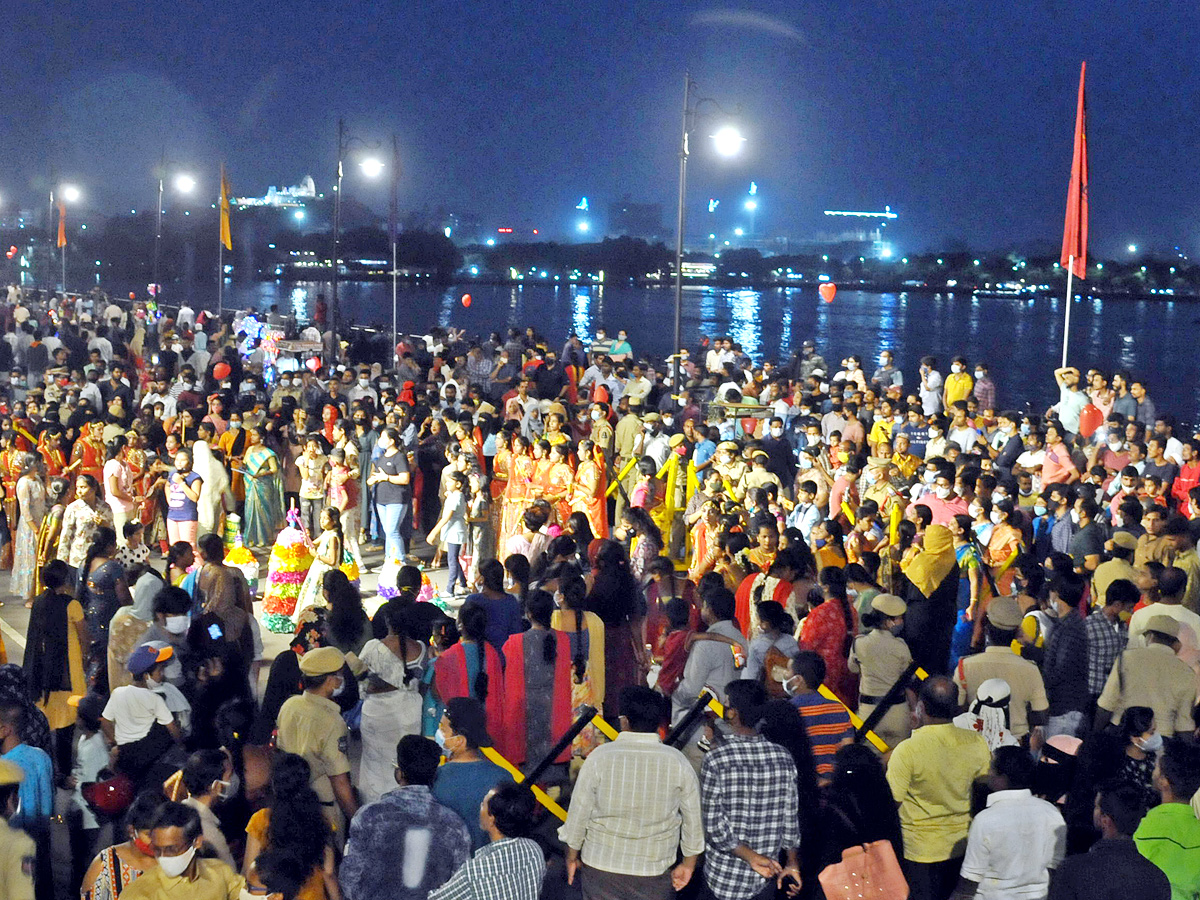 Photos : Sunday- Funday at Tank Bund  - Sakshi15