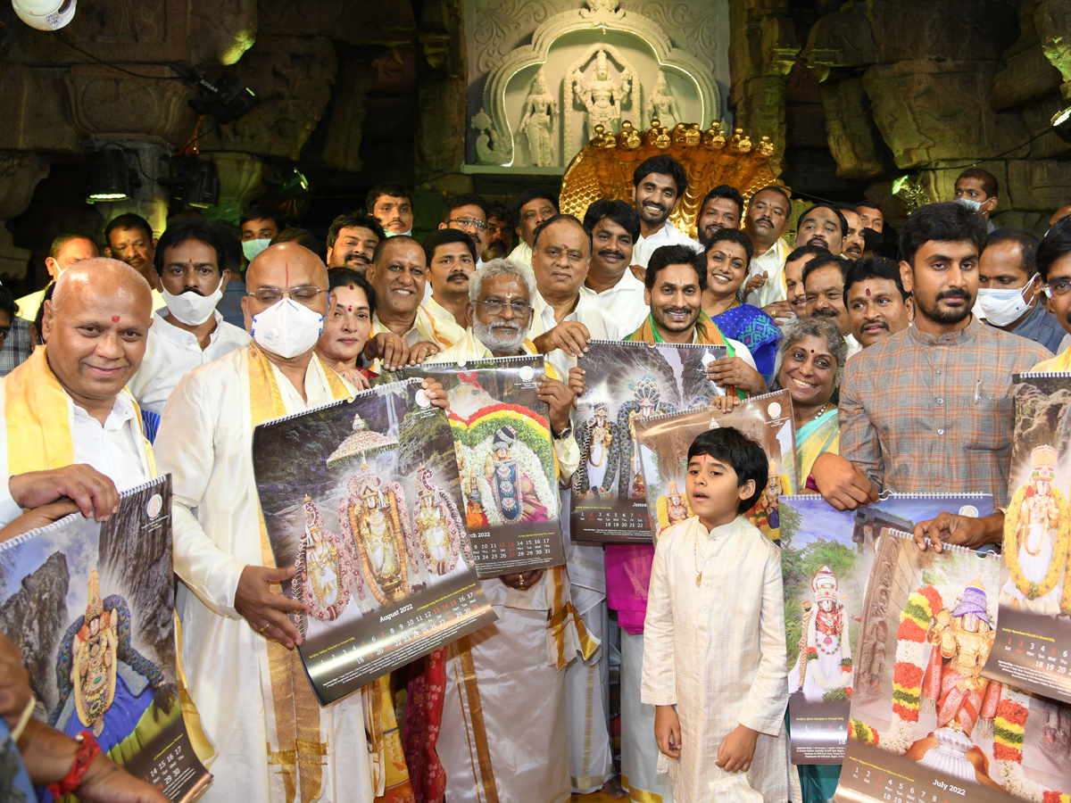 CM Jagan Mohan Reddy to offer silk clothes to Lord Venkateswara Photo Gallery - Sakshi12