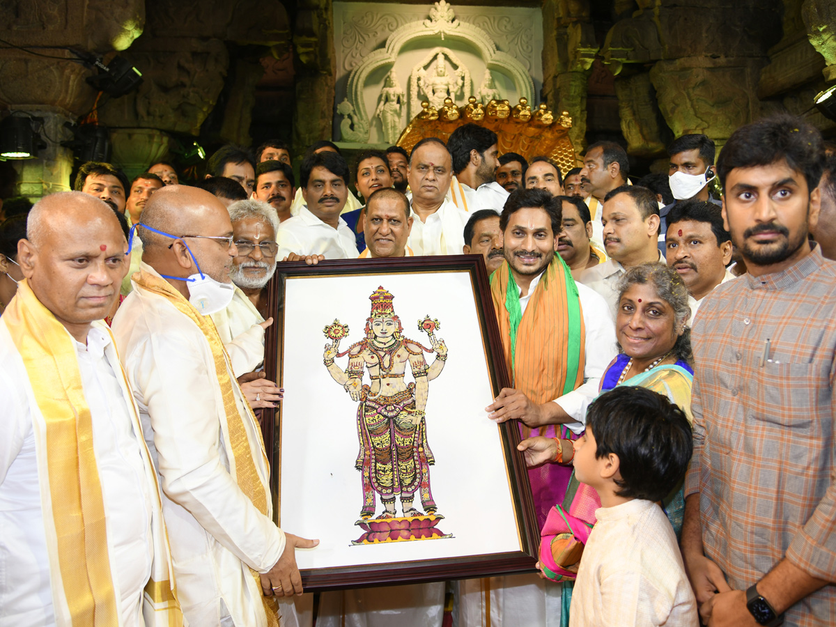 CM Jagan Mohan Reddy to offer silk clothes to Lord Venkateswara Photo Gallery - Sakshi13