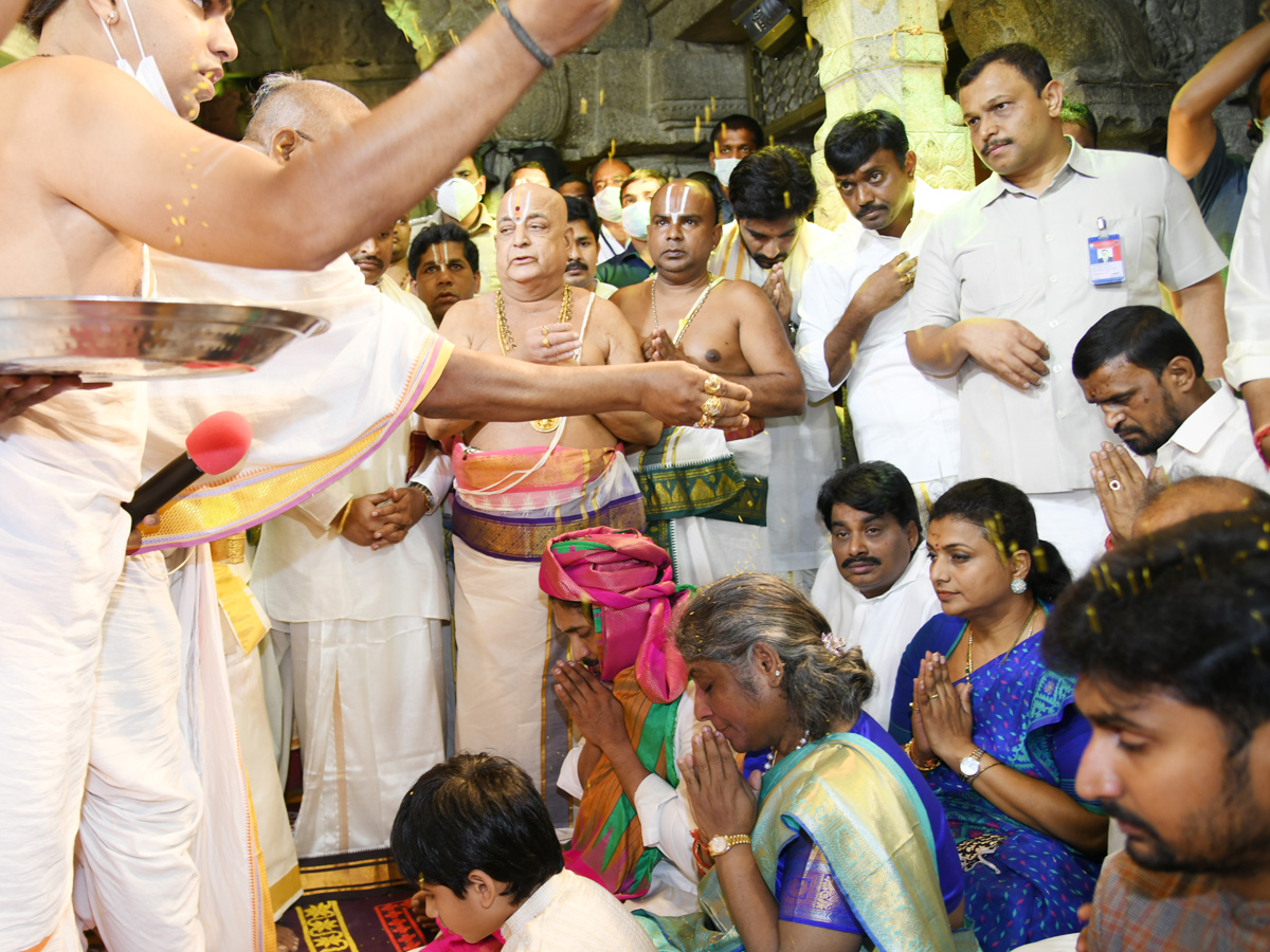 CM Jagan Mohan Reddy to offer silk clothes to Lord Venkateswara Photo Gallery - Sakshi14