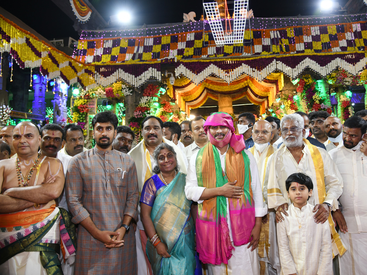 CM Jagan Mohan Reddy to offer silk clothes to Lord Venkateswara Photo Gallery - Sakshi16