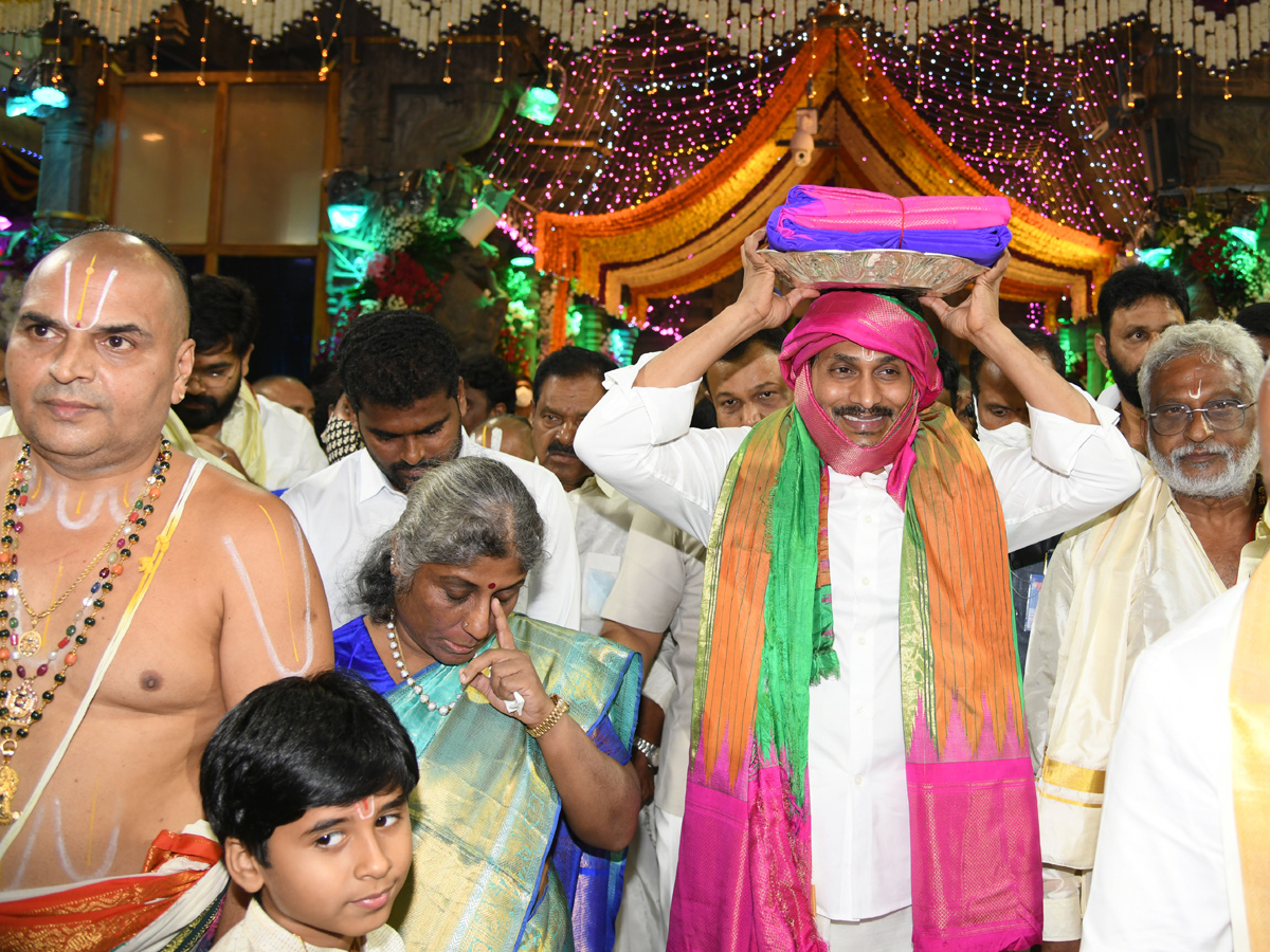 CM Jagan Mohan Reddy to offer silk clothes to Lord Venkateswara Photo Gallery - Sakshi7