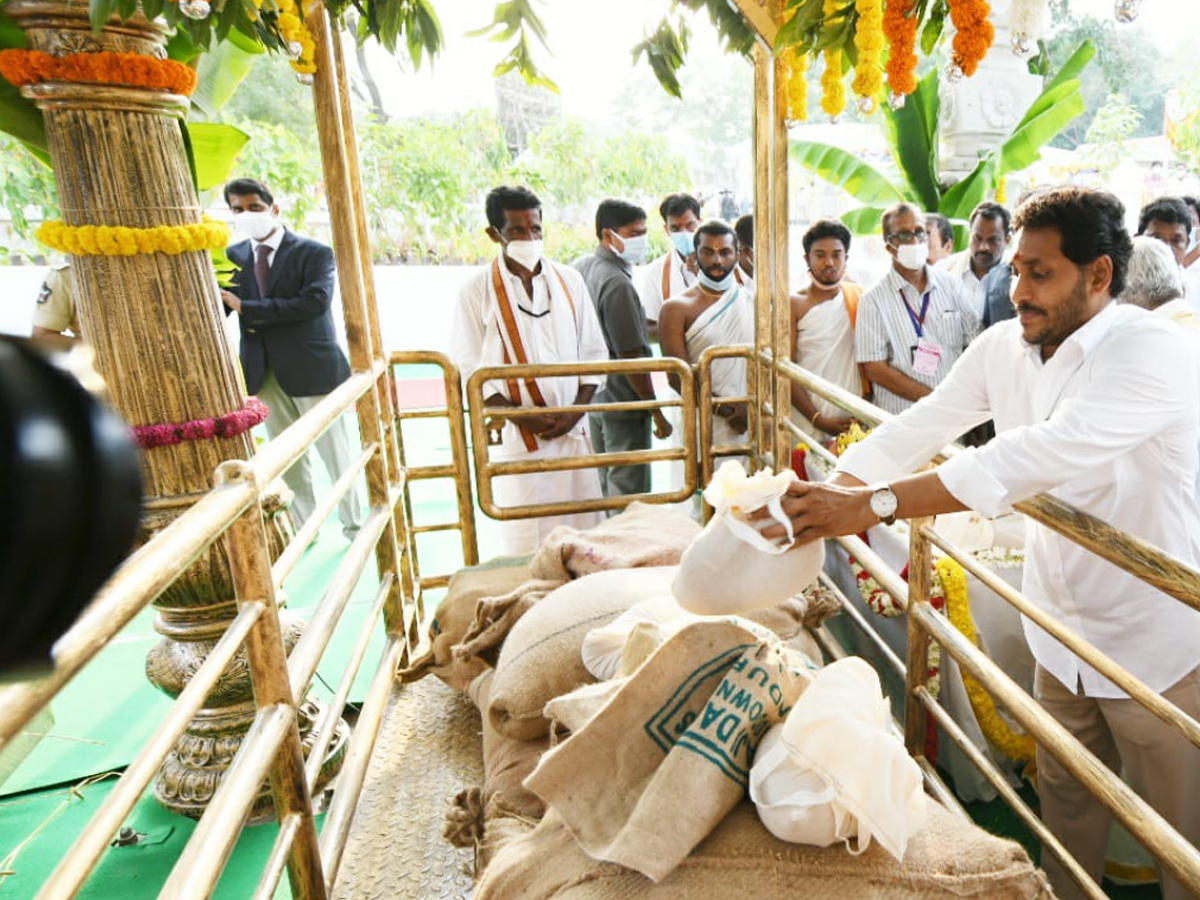 CM YS Jagan Mohan Reddy Visit Tirumala Temple Photo Gallery - Sakshi13