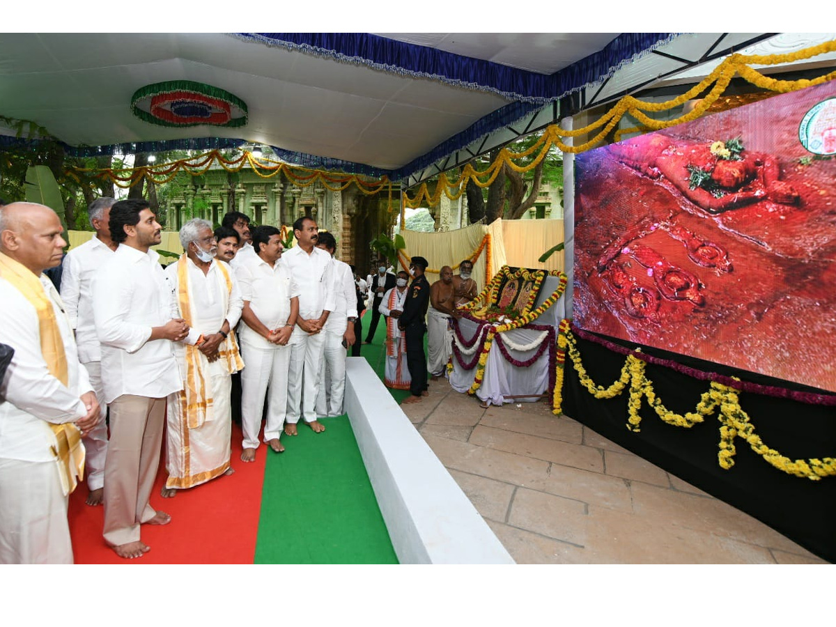 CM YS Jagan Mohan Reddy Visit Tirumala Temple Photo Gallery - Sakshi15