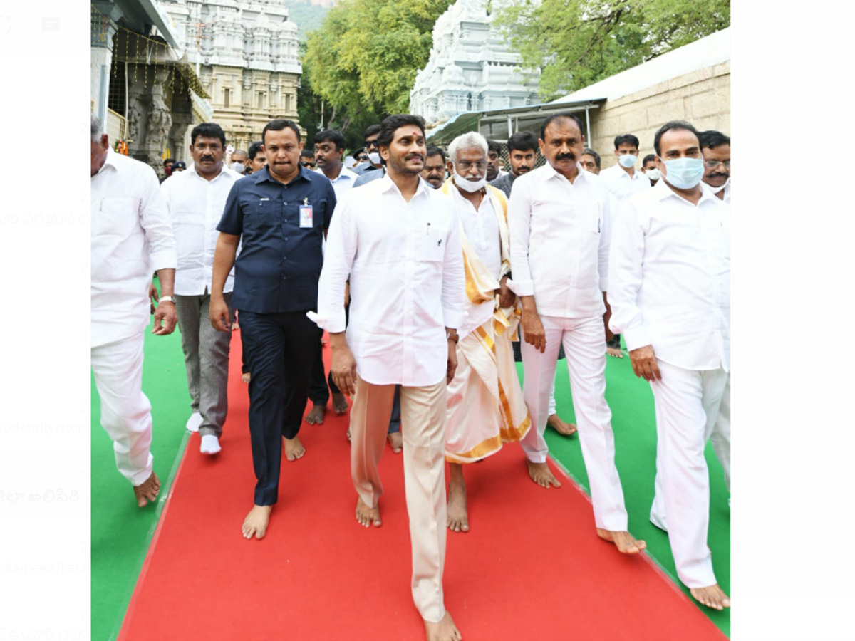 CM YS Jagan Mohan Reddy Visit Tirumala Temple Photo Gallery - Sakshi17