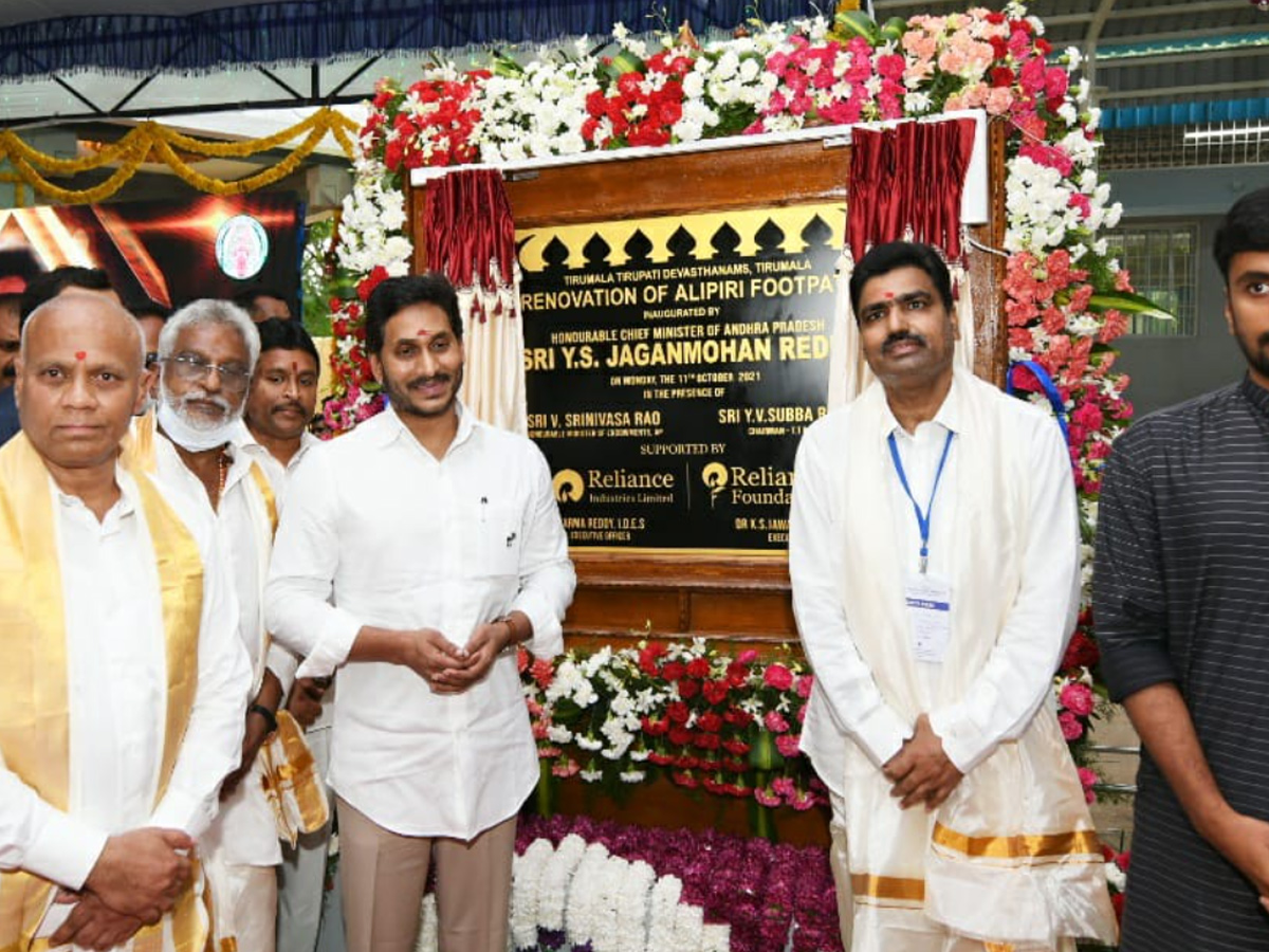 CM YS Jagan Mohan Reddy Visit Tirumala Temple Photo Gallery - Sakshi20