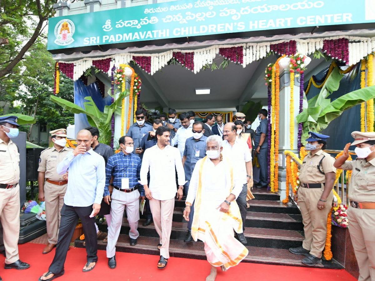 CM YS Jagan Mohan Reddy Visit Tirumala Temple Photo Gallery - Sakshi1