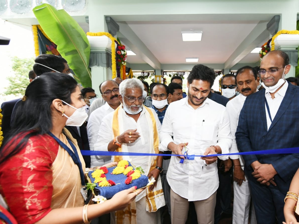 CM YS Jagan Mohan Reddy Visit Tirumala Temple Photo Gallery - Sakshi4