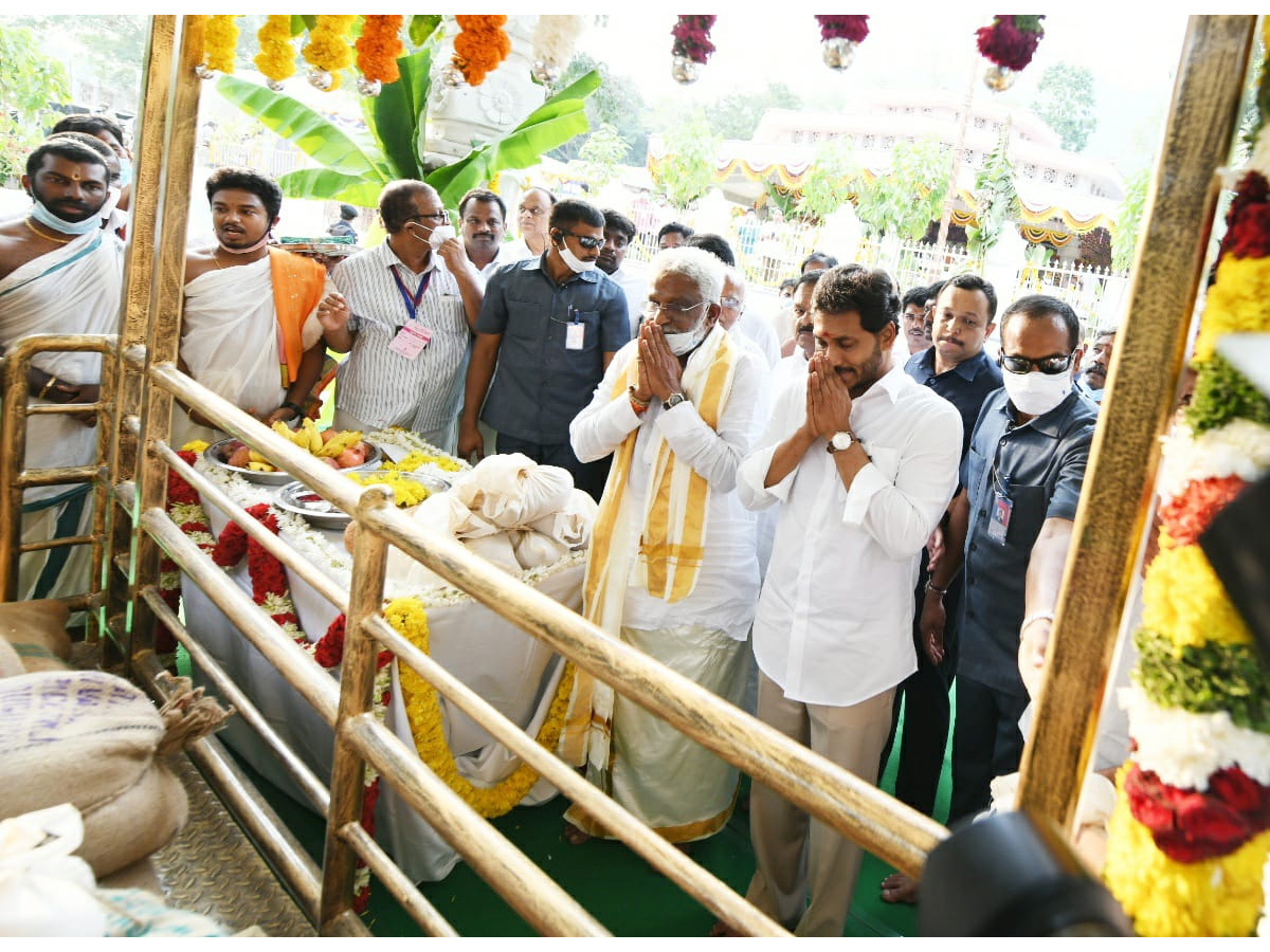 CM YS Jagan Mohan Reddy Visit Tirumala Temple Photo Gallery - Sakshi6