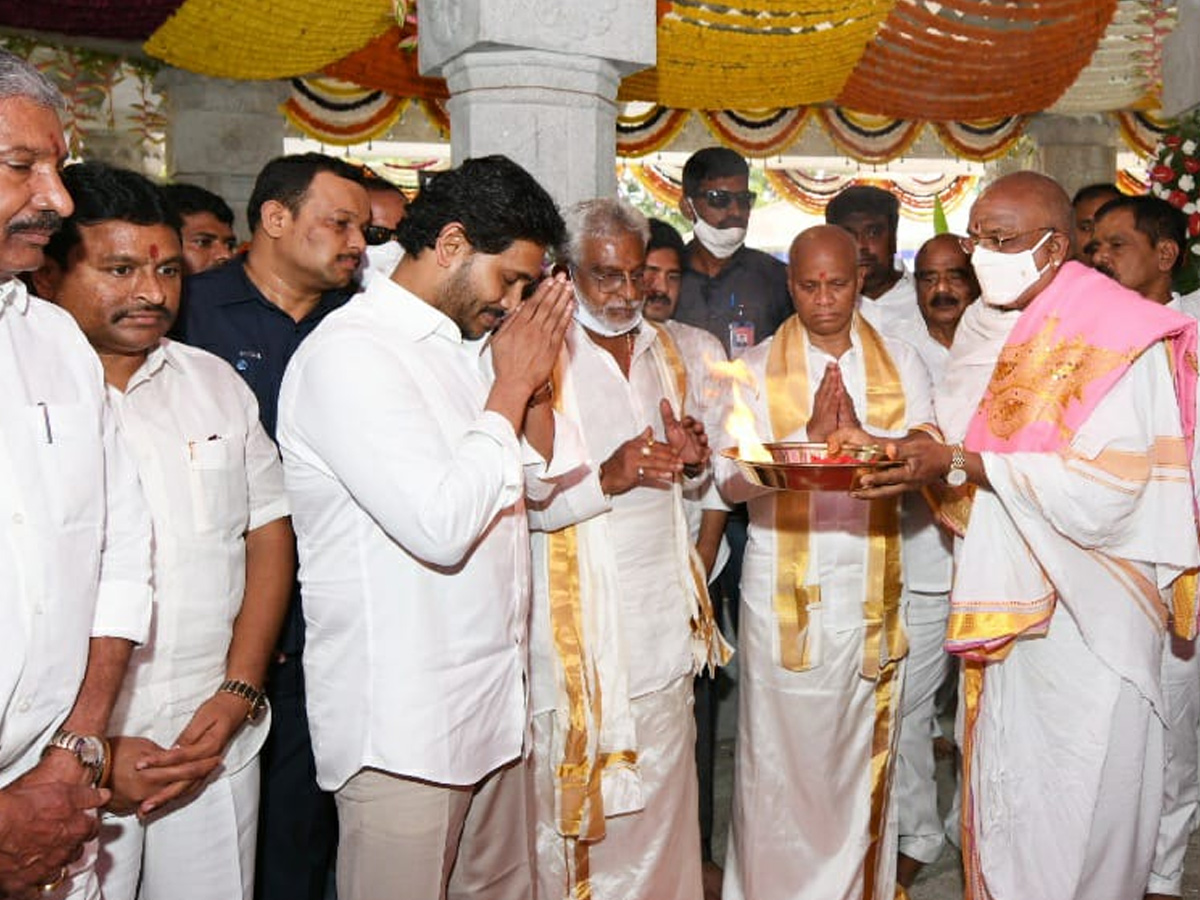 CM YS Jagan Mohan Reddy Visit Tirumala Temple Photo Gallery - Sakshi9