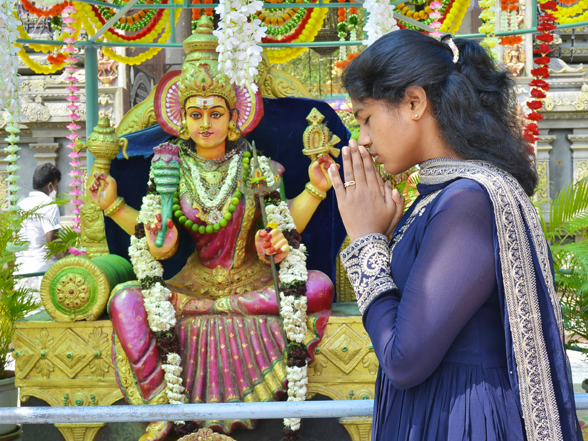 Dussehra Celebrations in Kanaka Durga Temple Photo Gallery - Sakshi11