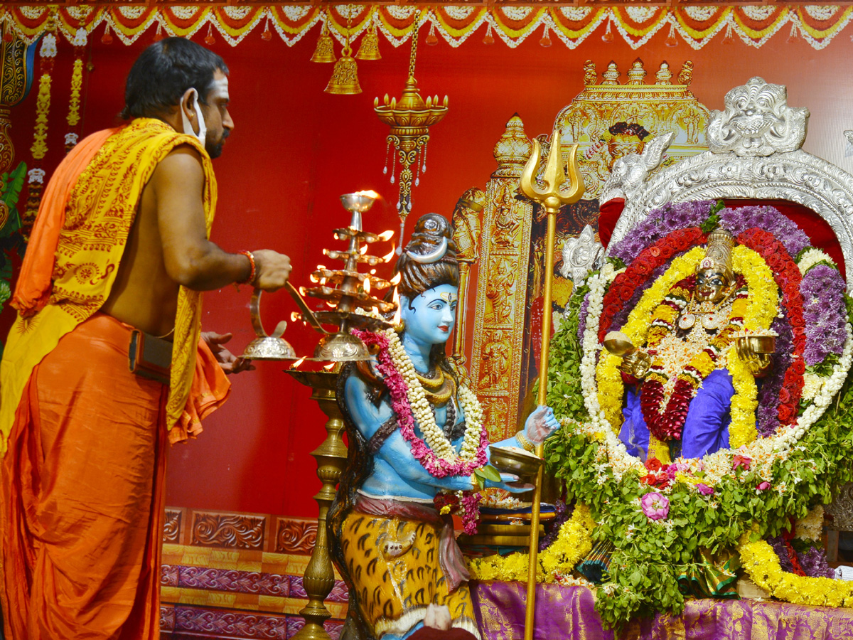 Dussehra Celebrations in Kanaka Durga Temple Photo Gallery - Sakshi1