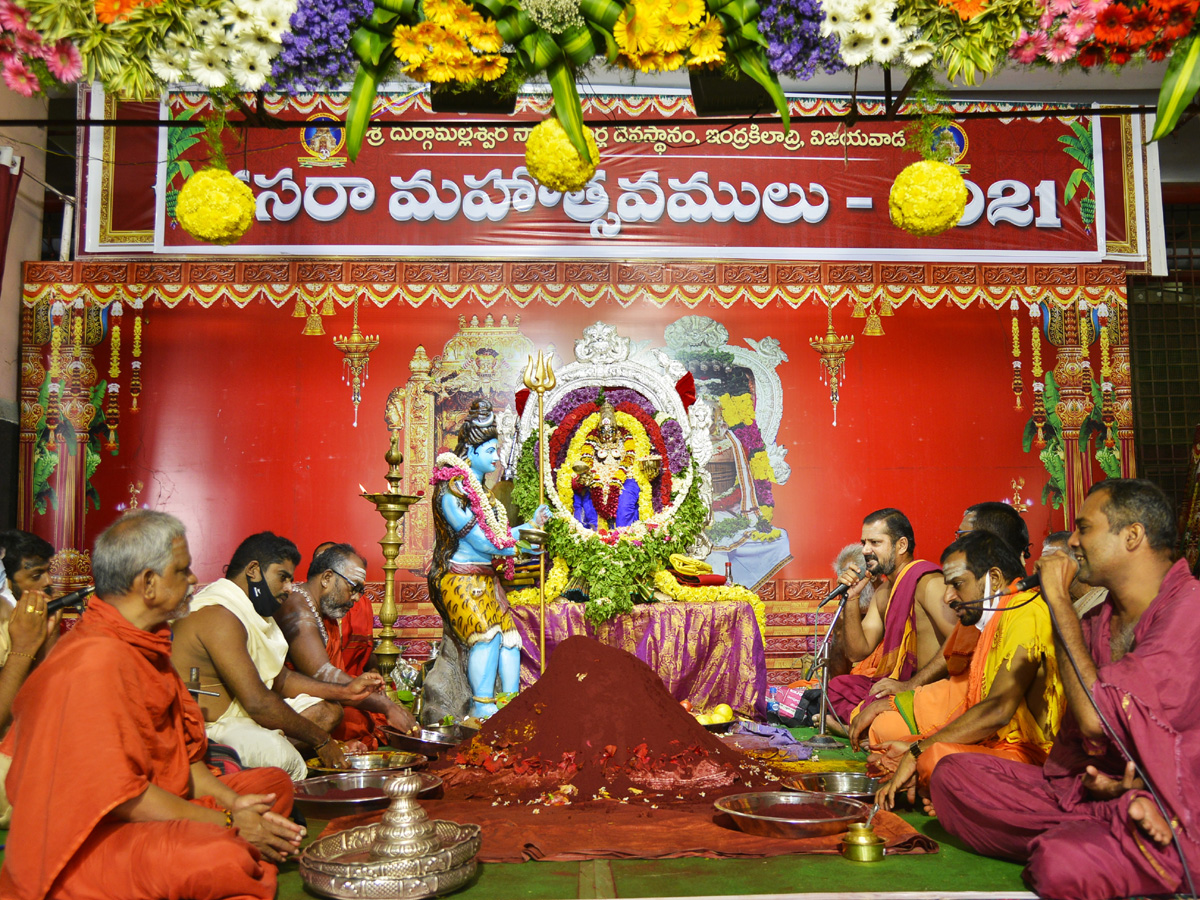 Dussehra Celebrations in Kanaka Durga Temple Photo Gallery - Sakshi14