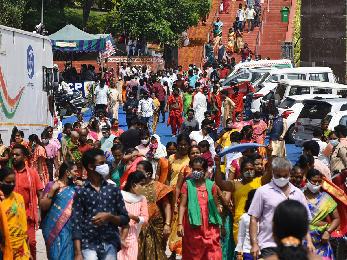 Dussehra Celebrations in Kanaka Durga Temple Photo Gallery - Sakshi17