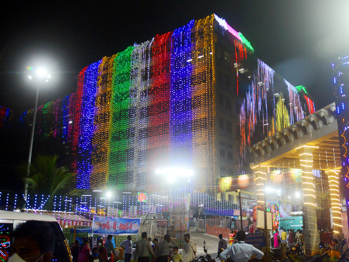 Dussehra Celebrations in Kanaka Durga Temple Photo Gallery - Sakshi18