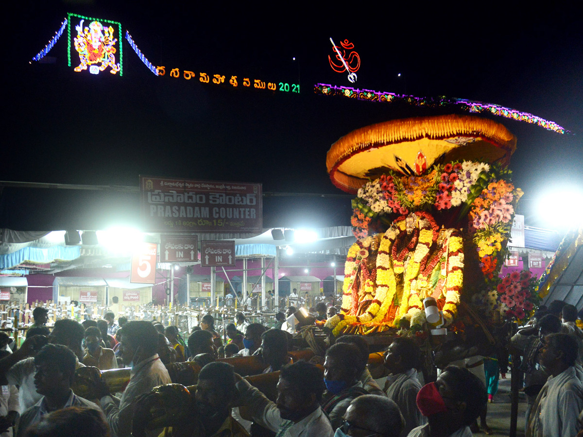 Dussehra Celebrations in Kanaka Durga Temple Photo Gallery - Sakshi4