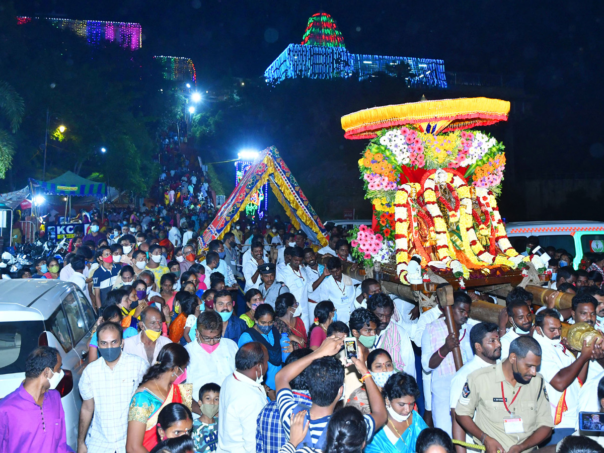 Dussehra Celebrations in Kanaka Durga Temple Photo Gallery - Sakshi7