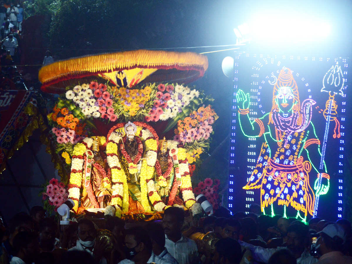 Dussehra Celebrations in Kanaka Durga Temple Photo Gallery - Sakshi8