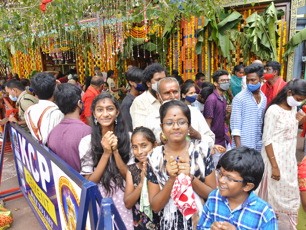 Dussehra Celebrations in Kanaka Durga Temple Photo Gallery - Sakshi22