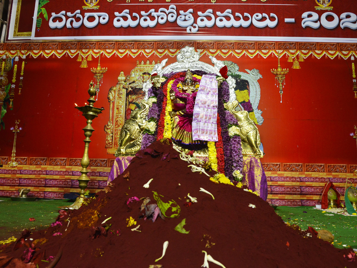 Dussehra Celebrations in Kanaka Durga Temple Photo Gallery - Sakshi25