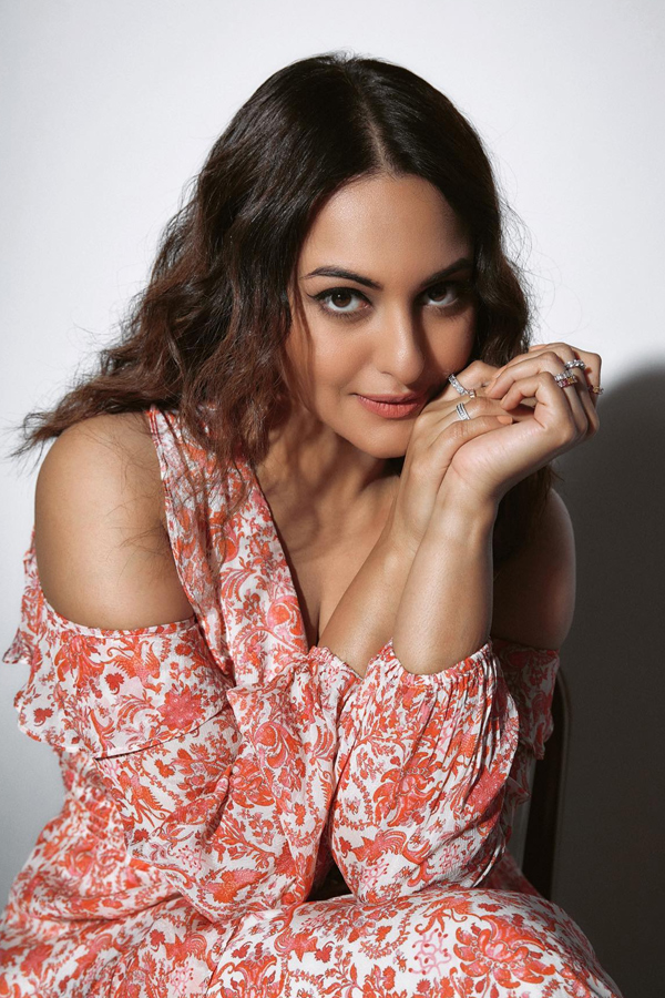 Photos : Sonakshi Sinha Photo Gallery - Sakshi9