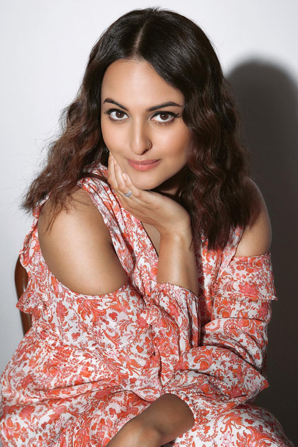 Photos : Sonakshi Sinha Photo Gallery - Sakshi10