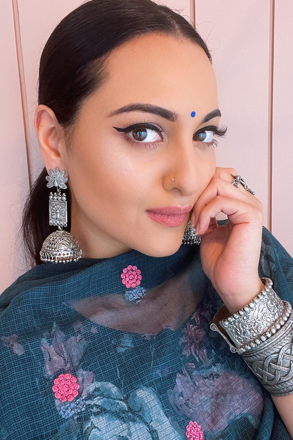 Photos : Sonakshi Sinha Photo Gallery - Sakshi29