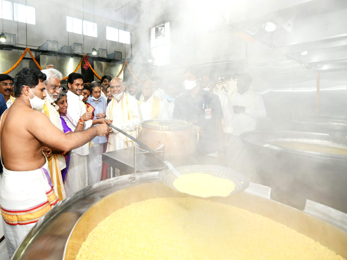 AP CM YS Jagan Tirumala Second Day Photo Gallery - Sakshi6