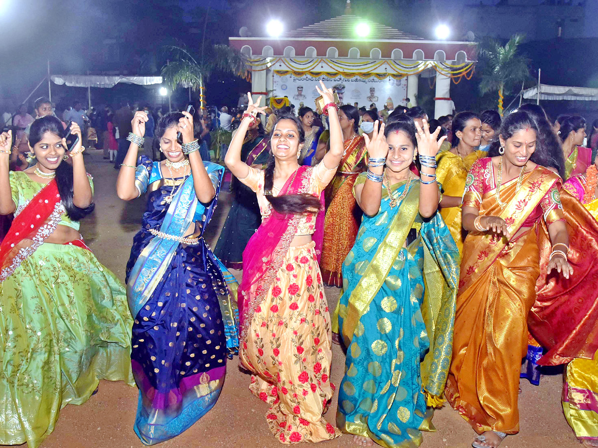 Police Batukamma Celebrations Photo Gallery - Sakshi12