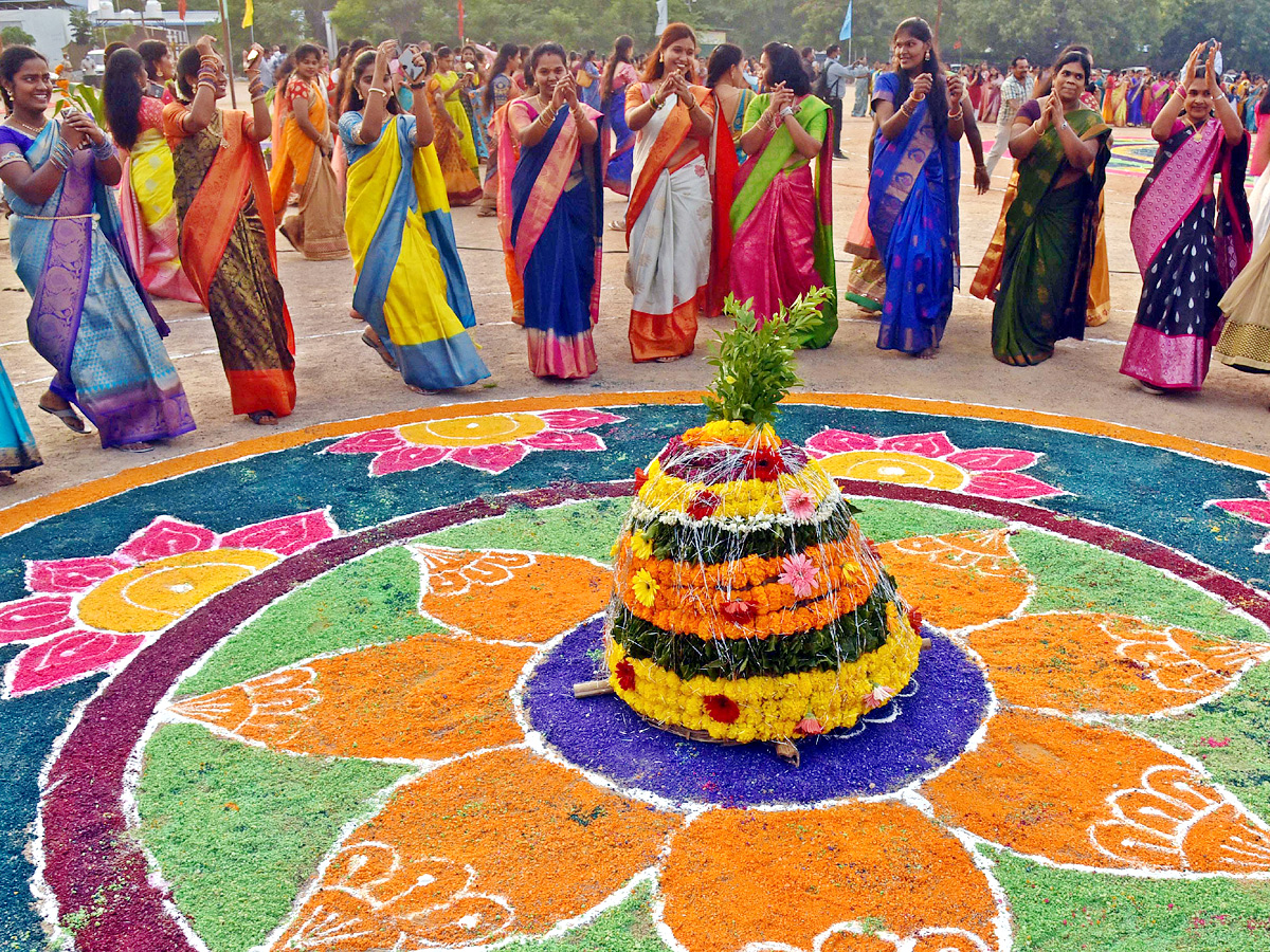 Police Batukamma Celebrations Photo Gallery - Sakshi13