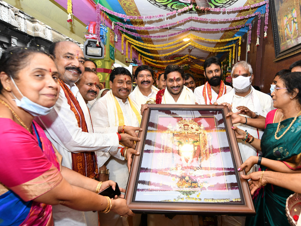 CM YS Jagan Visits Kanaka Durga Temple Photo Gallery - Sakshi3