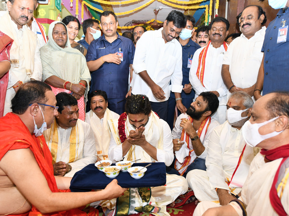 CM YS Jagan Visits Kanaka Durga Temple Photo Gallery - Sakshi4