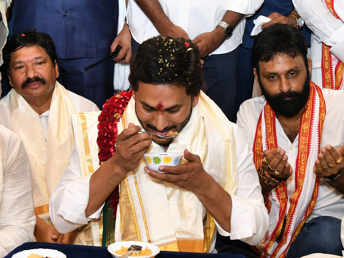 CM YS Jagan Visits Kanaka Durga Temple Photo Gallery - Sakshi5