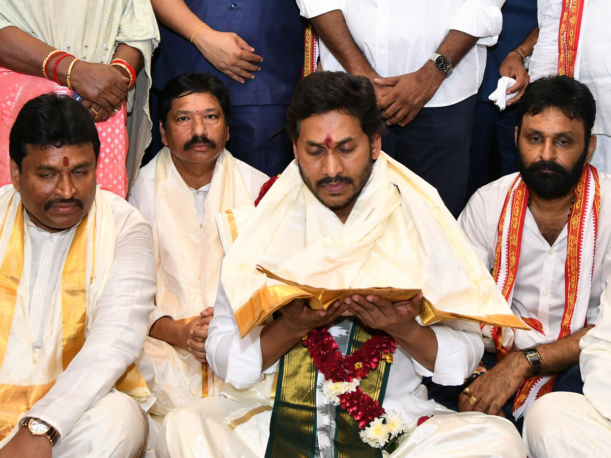 CM YS Jagan Visits Kanaka Durga Temple Photo Gallery - Sakshi7