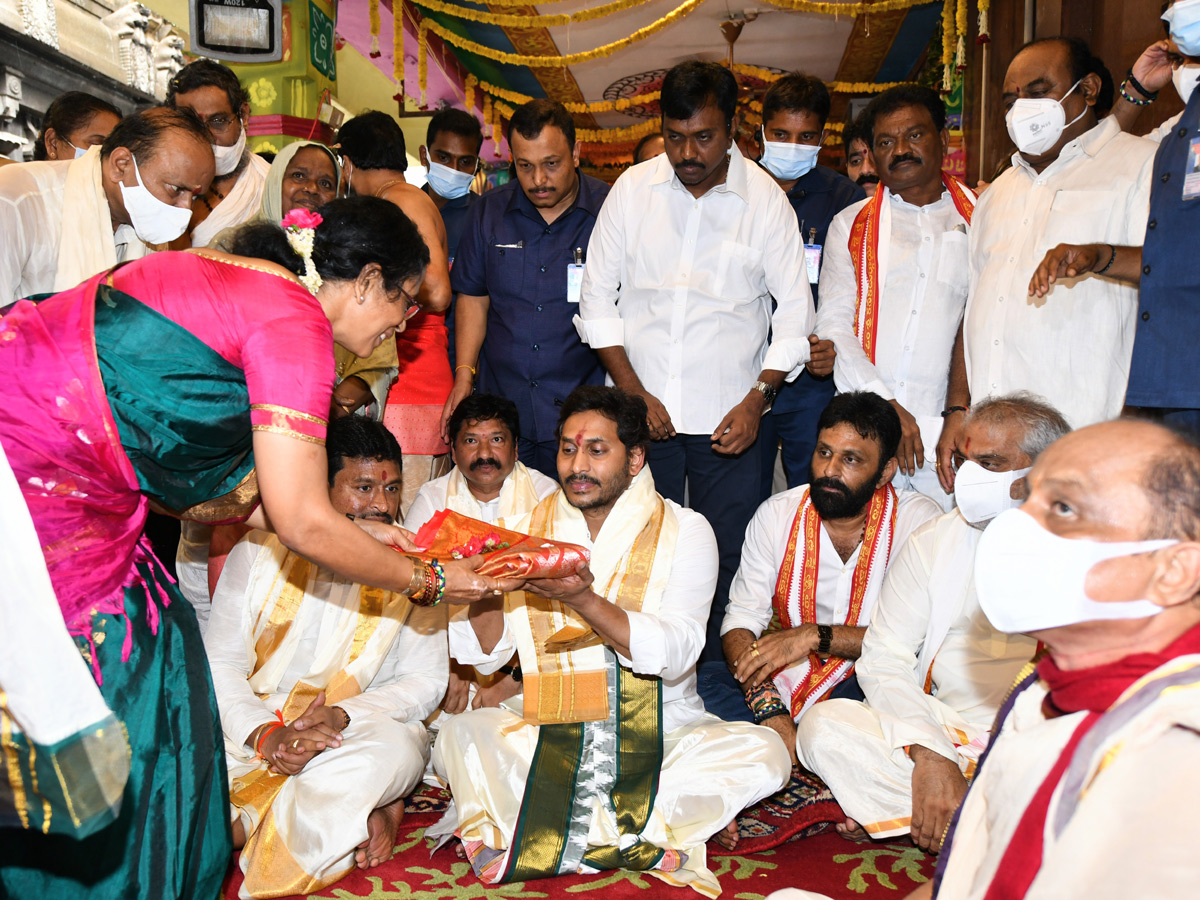 CM YS Jagan Visits Kanaka Durga Temple Photo Gallery - Sakshi8