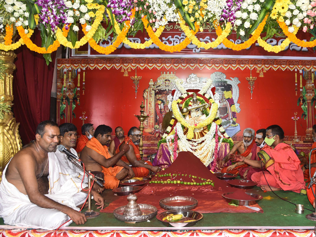 Dussehra Celebrations in Kanaka Durga Temple Photo Gallery - Sakshi5