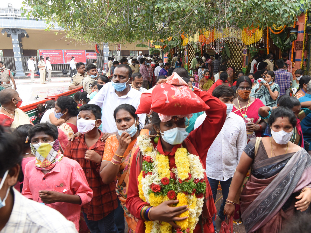 Dussehra Celebrations in Kanaka Durga Temple Photo Gallery - Sakshi14