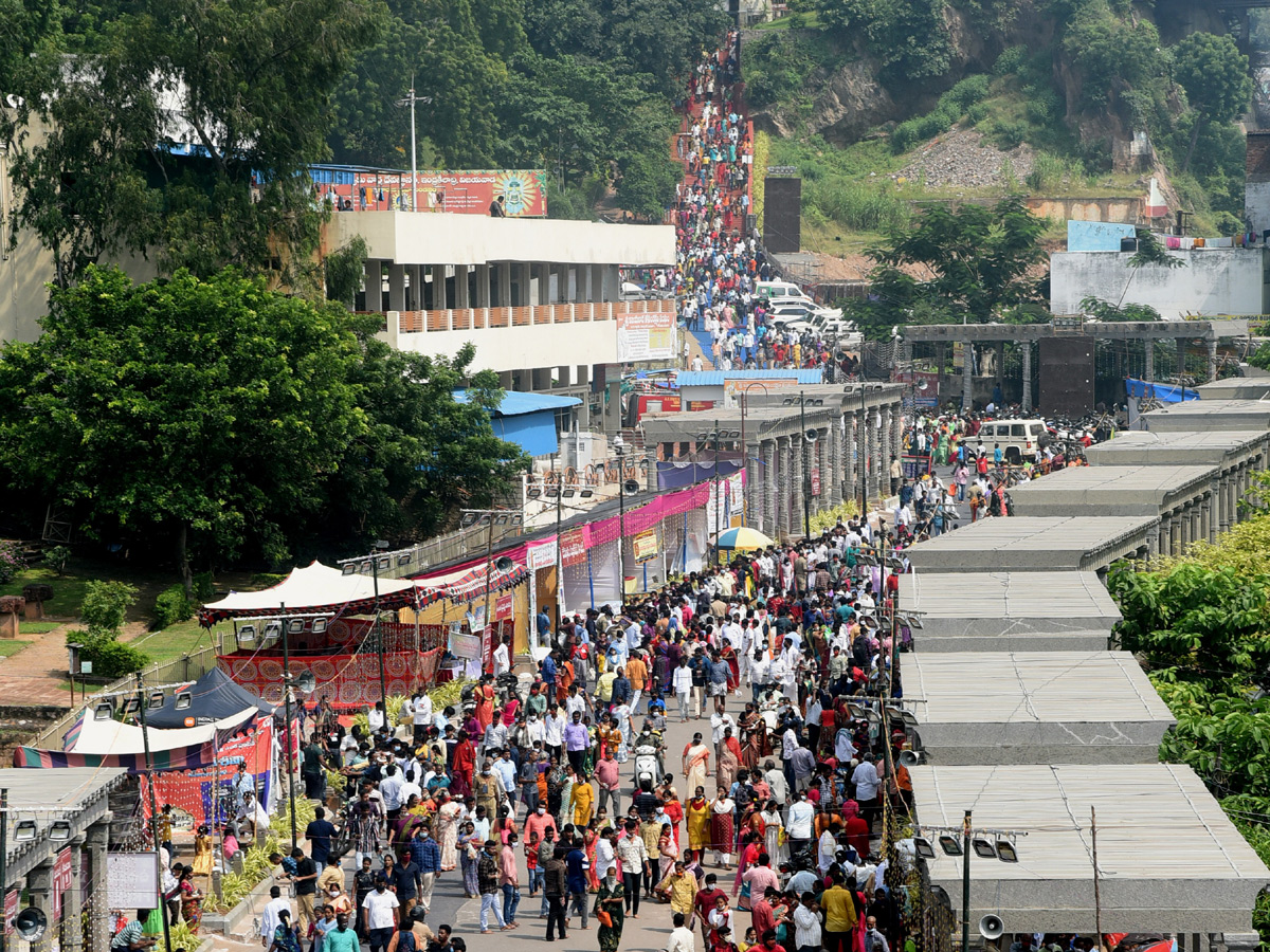 Dussehra Celebrations in Kanaka Durga Temple Photo Gallery - Sakshi15