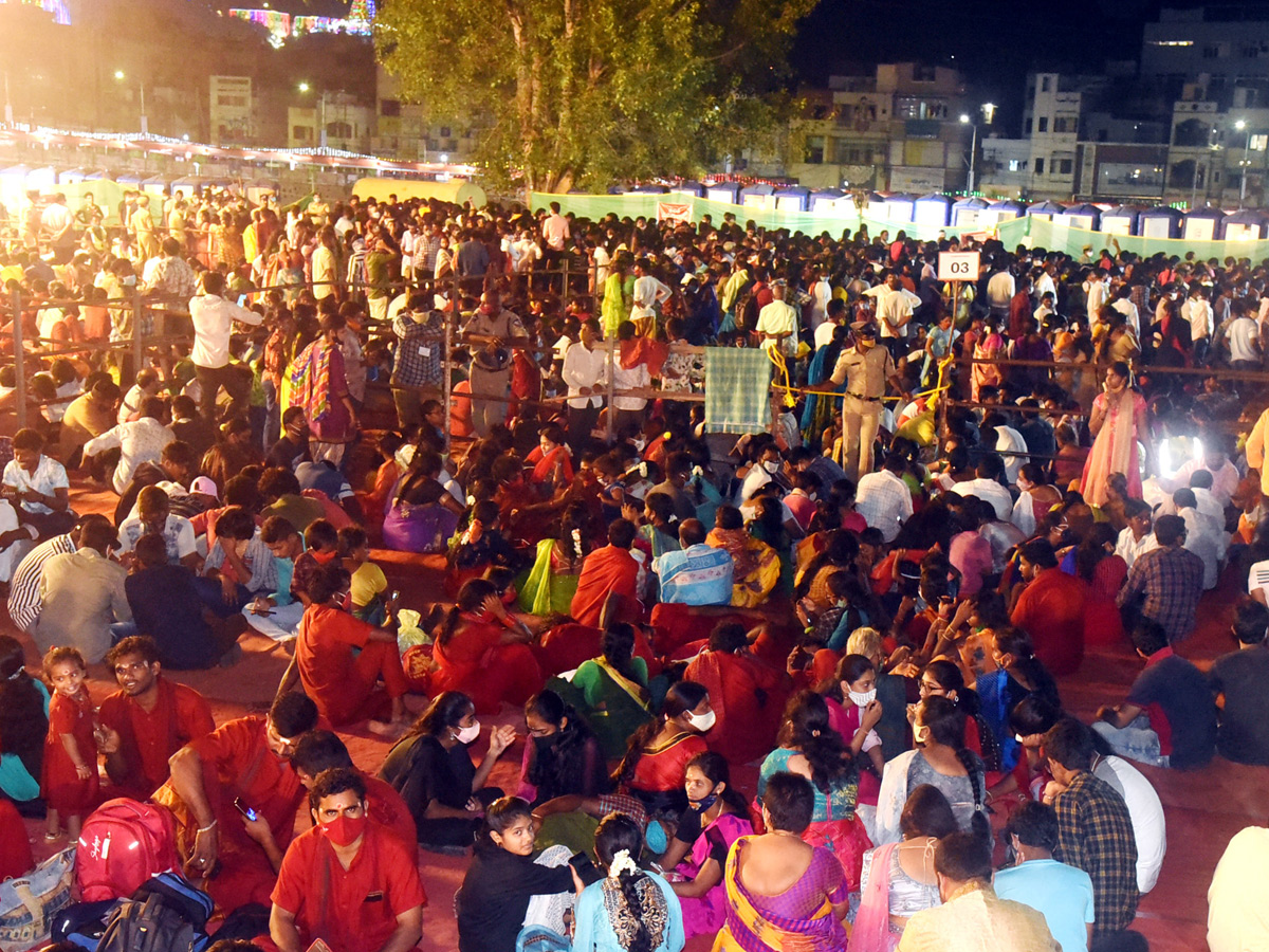 Dussehra Celebrations in Kanaka Durga Temple Photo Gallery - Sakshi17