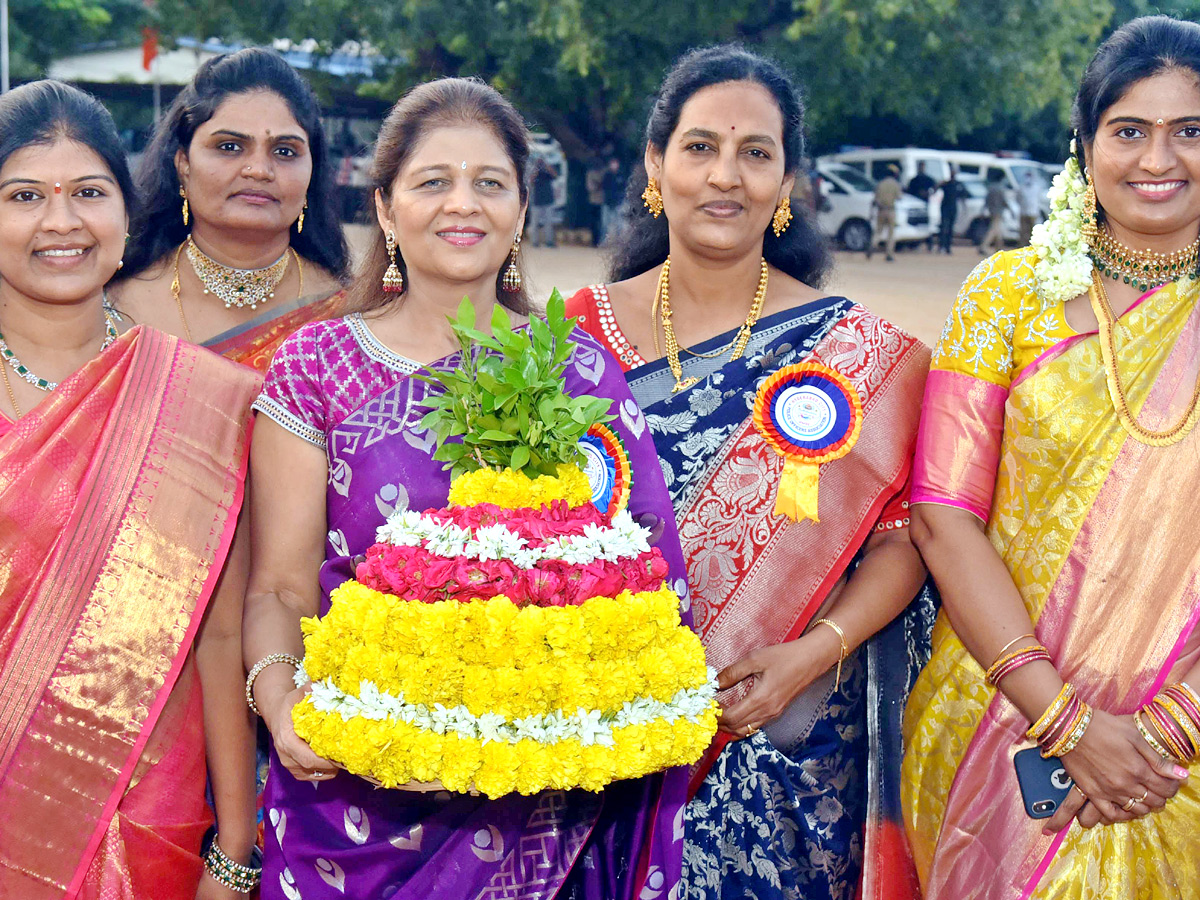 Police Batukamma Celebrations Photo Gallery - Sakshi1