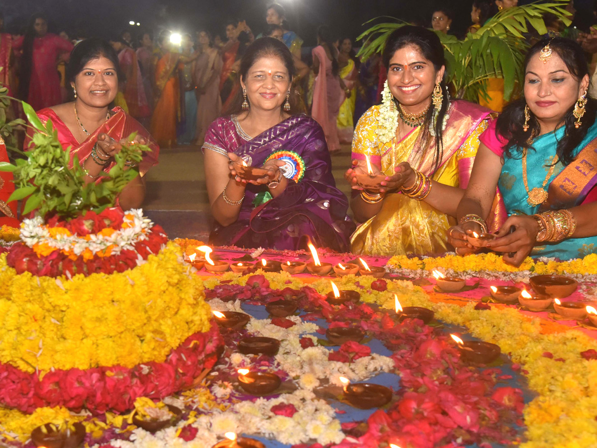 Police Batukamma Celebrations Photo Gallery - Sakshi2