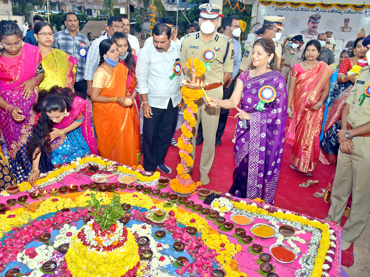 Police Batukamma Celebrations Photo Gallery - Sakshi3