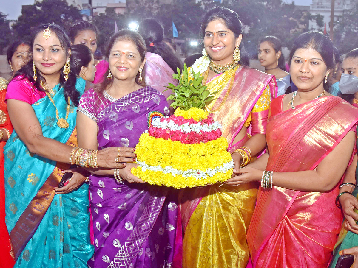 Police Batukamma Celebrations Photo Gallery - Sakshi4