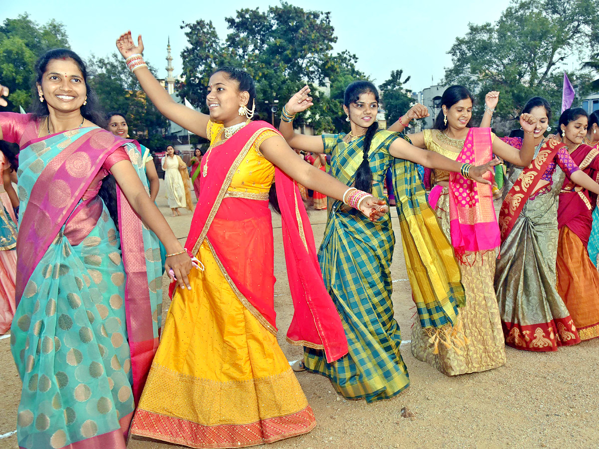 Police Batukamma Celebrations Photo Gallery - Sakshi5