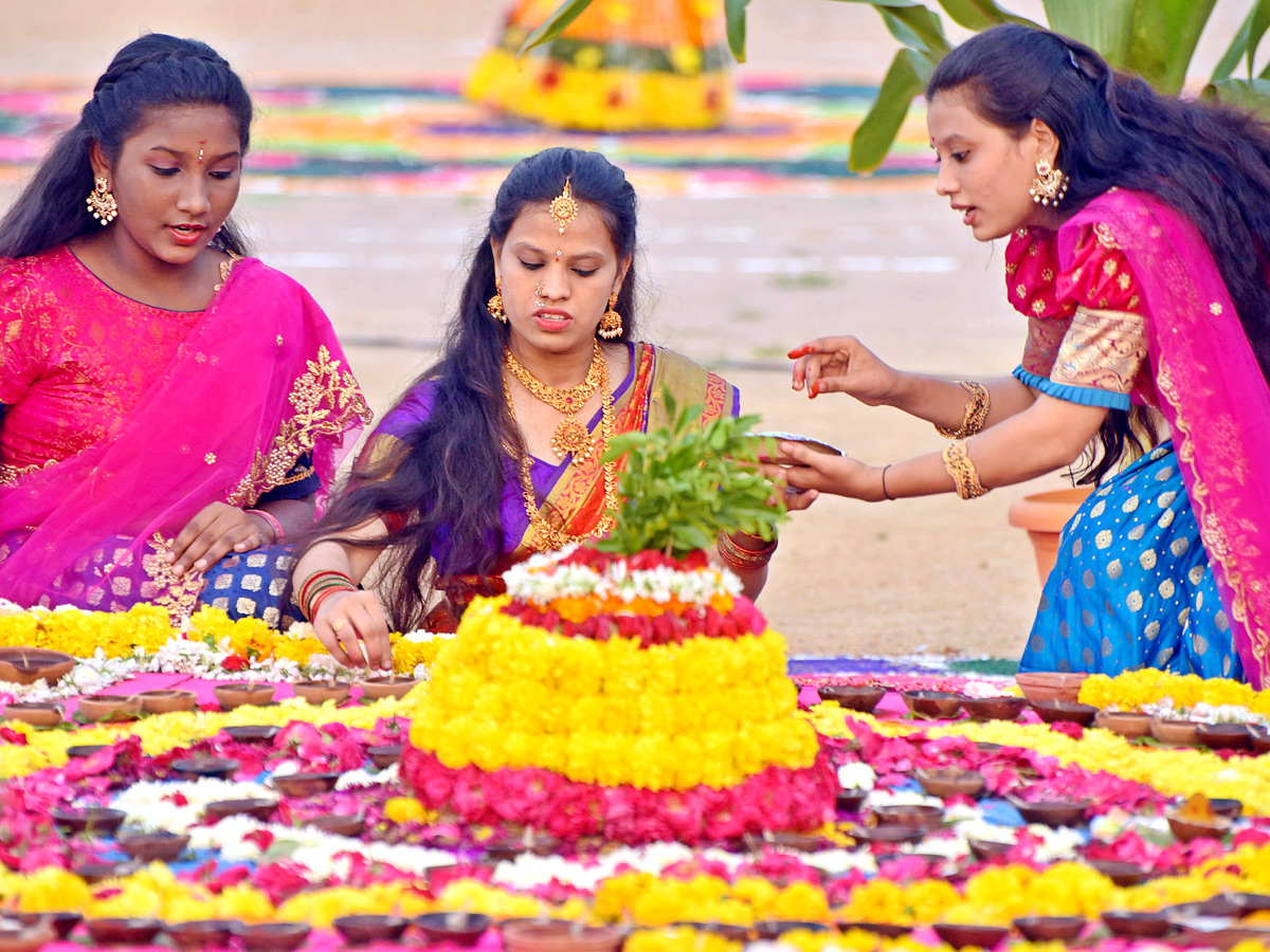 Police Batukamma Celebrations Photo Gallery - Sakshi10