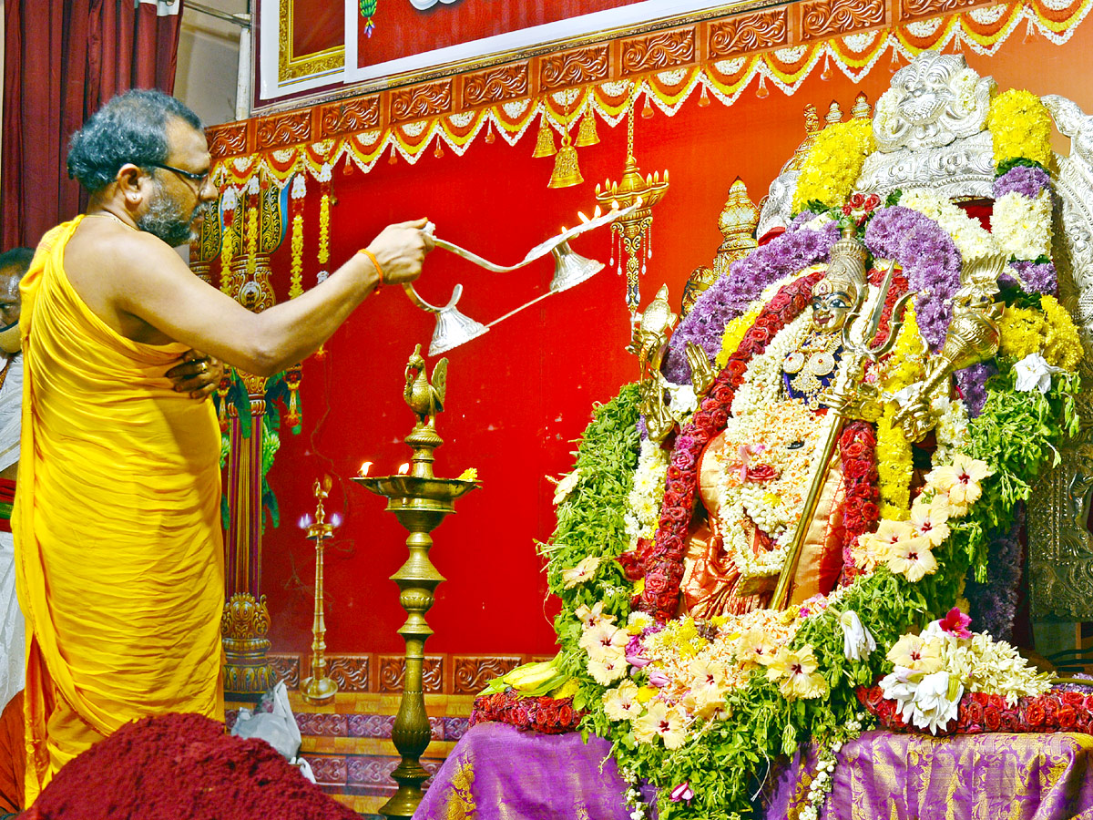 Dussehra Celebrations in Kanaka Durga Temple Photo Gallery - Sakshi1