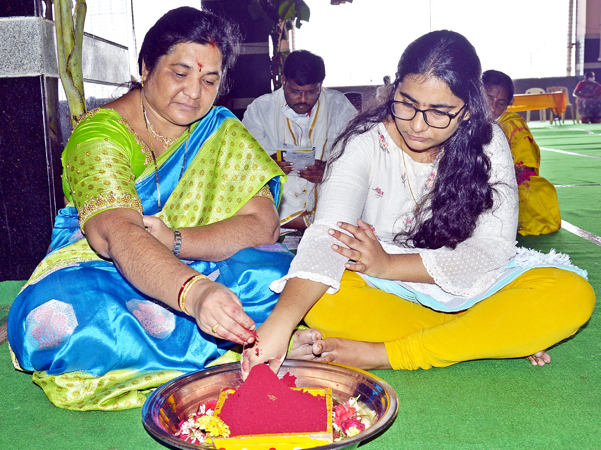 Dussehra Celebrations in Kanaka Durga Temple Photo Gallery - Sakshi10