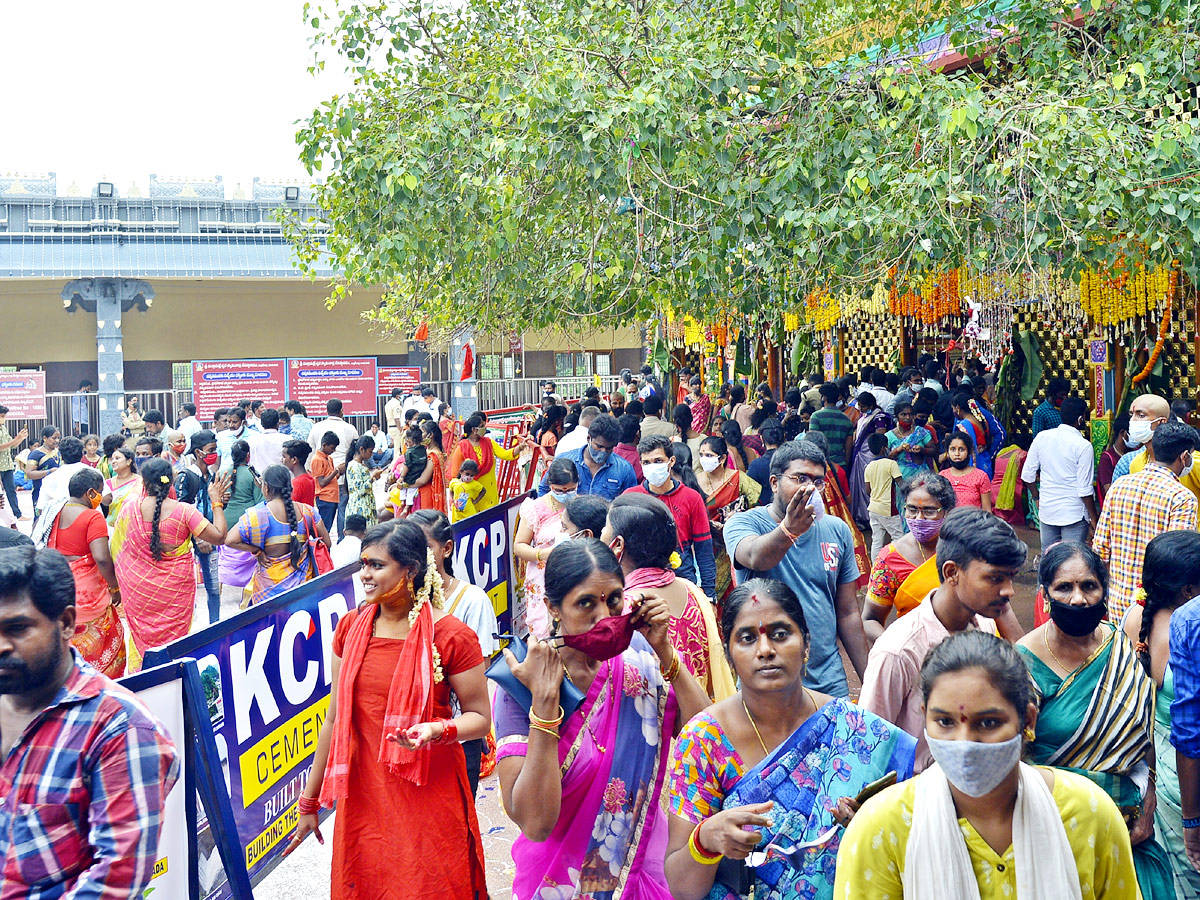 Dussehra Celebrations in Kanaka Durga Temple Photo Gallery - Sakshi13