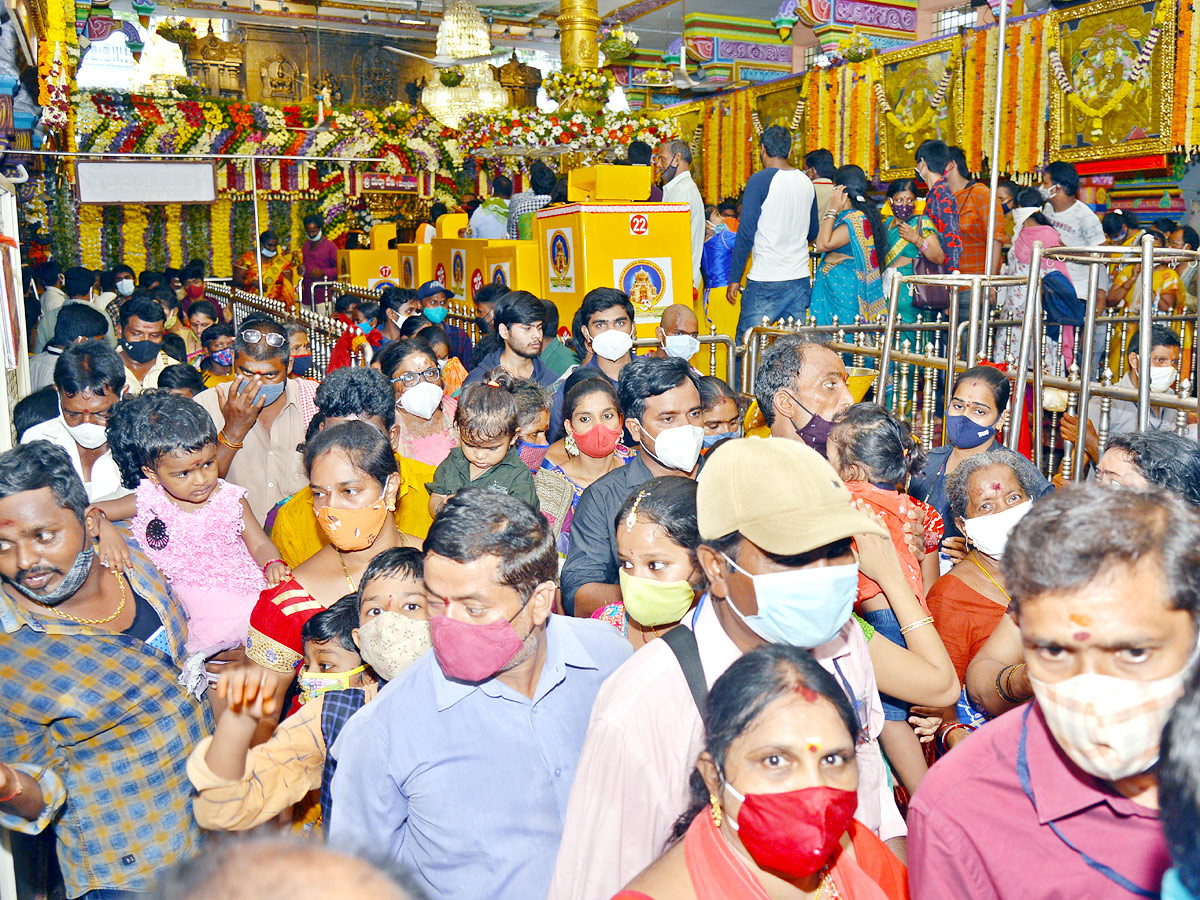 Dussehra Celebrations in Kanaka Durga Temple Photo Gallery - Sakshi14